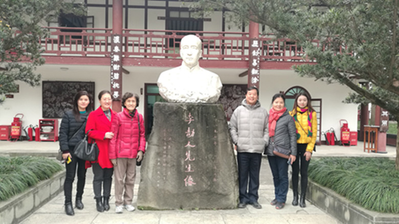 曾钢先生(右三)、刘令娥女士(右二)林海女士(左三)王惠君副局长(左二).jpg 曾钢先生(右三)、刘令娥女士(右二)林海女士(左三)王惠君副局长(左二).jpg