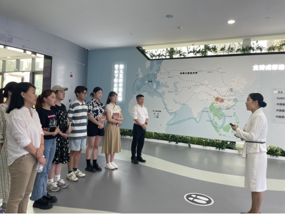 2023年7月17日我馆开展“爱成都 迎大运”暨讲解礼仪培训与学习活动353.png